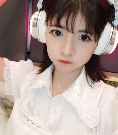 抖音超人气高颜值二次元网红浮力姬(狗头大妹子)优质私拍合集