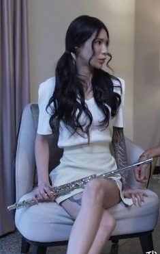 轻量传媒女儿悄悄在被窝玩玩具被父亲发现进行教育7V-1G