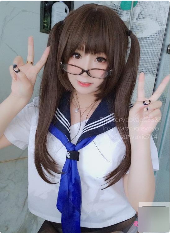 微博制服女神《摇摇乐》，护士装让人惊叹身材有料