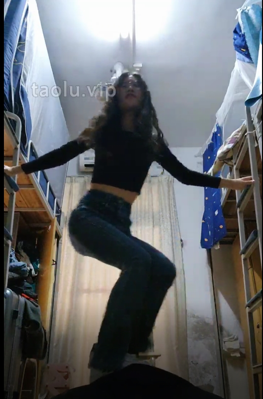 转载搬运,素人星探,偷溜女生宿舍,虐乳,白袜踩,骑马,深处,舔鞋,1v+348M,百度盘素人星探偷溜女生宿舍虐乳深处白袜踩骑马舔鞋视频(1v+348M)