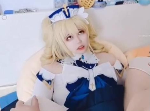 伪娘小舞酱的原神芭芭拉cos，肉身抵挡进攻