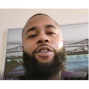 高颜值华裔成熟主妇在卧室中与黑人大胡子哥演绎剧情