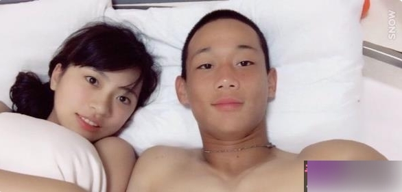 留学生男友的自拍作品