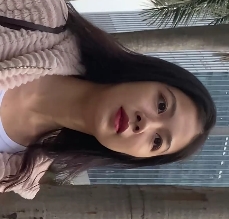 粉色紧身裤，翘臀，长腿的美女视频