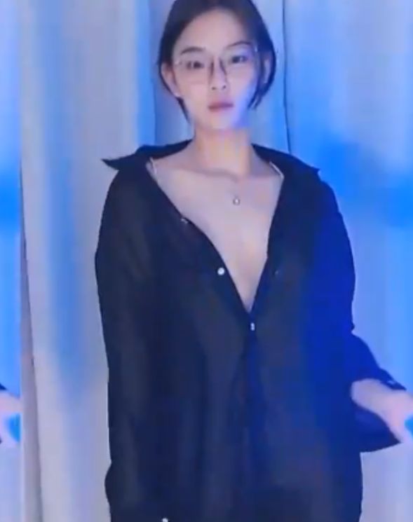 热舞放飞自我3V+200M的重磅推荐商品，万元定制首发，转载搬运！