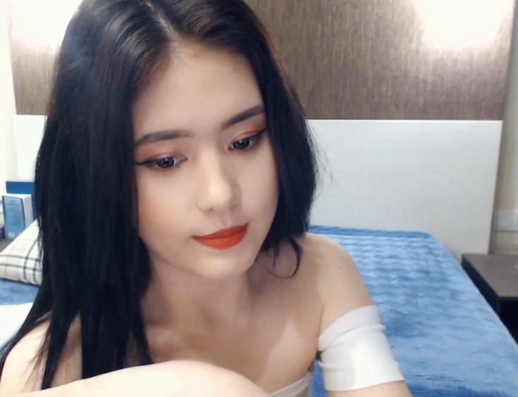 首次作品：羞涩粉嫩的Aynakio在CB站上发布的视频