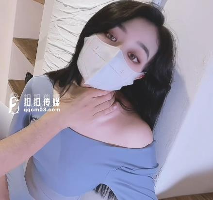 超人气网红女神的瑜伽妹妹穿着爆裂紧身裤展现出迷人的蜜臀，同时还有榨汁的功能。