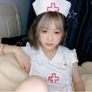 可爱清纯的短发萌妹子米拉