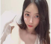 易直播网红主播的标题可以是：热门网红主播易直播的精彩直播秀过气学姐的标题可以是：曾红极一时的学姐如今的现状