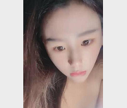 高颜值的社保姬李时雨超有尺度自拍展示