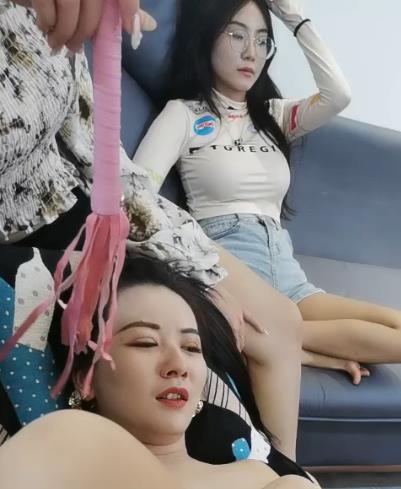 大学生社交媒体露脸营业：女同学形象展示视频揭秘