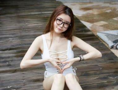 小秋秋视频合集：黑丝旗袍展示服装巨兔御姐奶牛资源10G