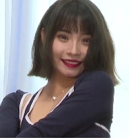 元气少女展示张小美的脚丫