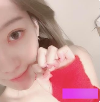 百里挑一的超级白皙粉嫩柰头网红美女资源4V90M