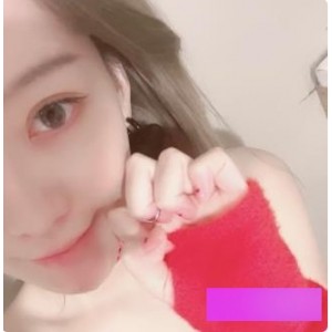 百里挑一的超级白皙粉嫩柰头网红美女资源4V90M