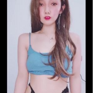 高颜值S妇精选自拍视频，爆火御姐风，互动给力