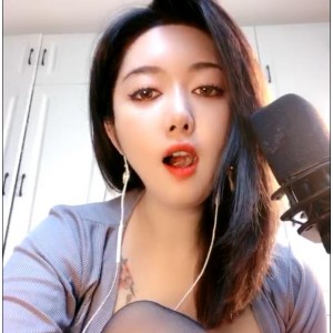 萌奶大美：顶级烧神H播，52.8G视频资源，火辣身材，坦克气场