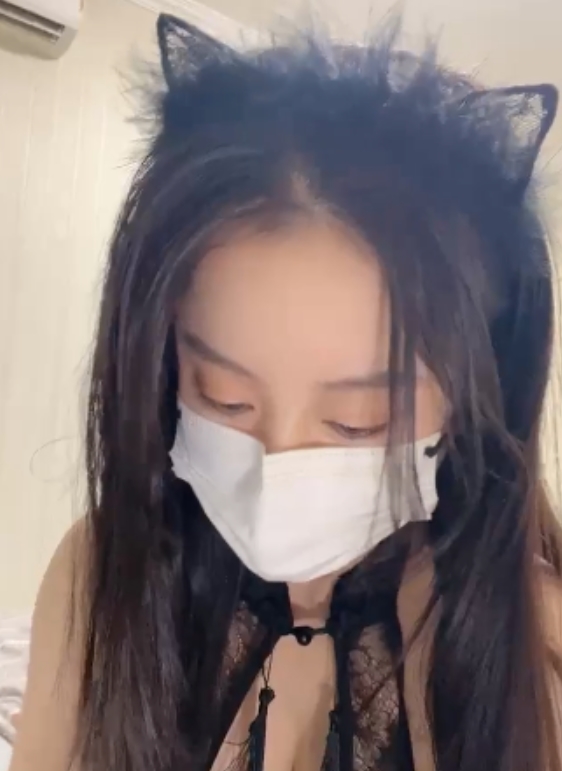 00后小姐姐漂亮馒头女神视频打包3v4.4g