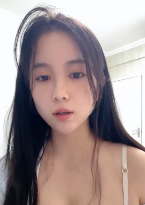 00后小姐姐漂亮馒头女神视频打包3v4.4g