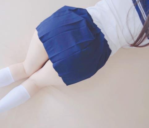 JK妹子MeeHuTao奇怪姿势作品集，清新唯美，7个视频1个GIF