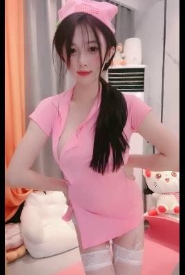 P水女神-少女椰子：自拍视频时长长达五个多小时，身材颜值一级棒，车灯形状超级好看，白嫩播主火爆5月份！