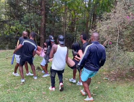 《黑鬼合集》:欧美团建视频九集合集,女主与黑人男演员精彩互动