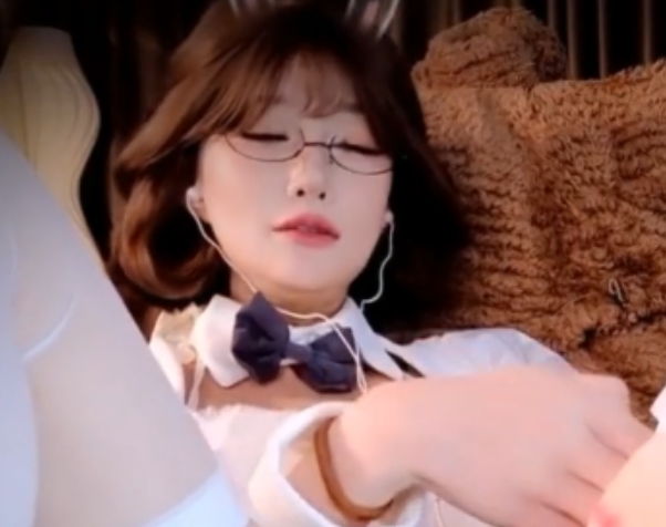 虎牙张爱玲最新粉丝祭[1v+300m][百度盘]转载搬运