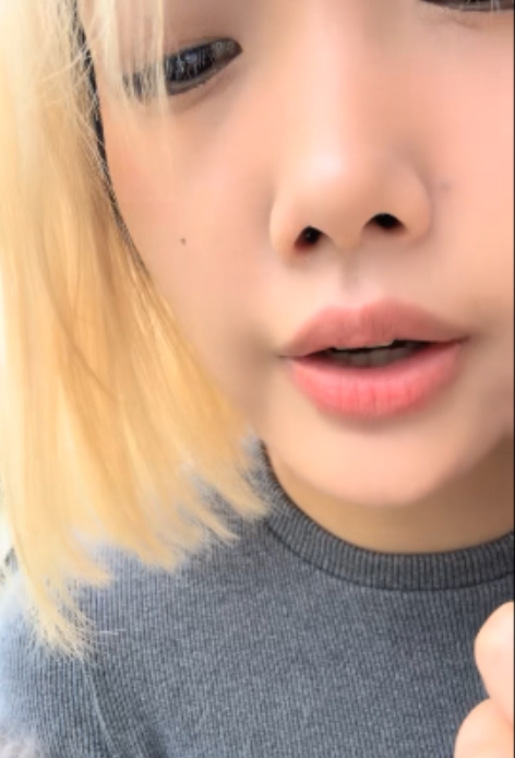 户外小帐篷密码房三人游表演，瘦不下来的欢小姐野外烧烤直播