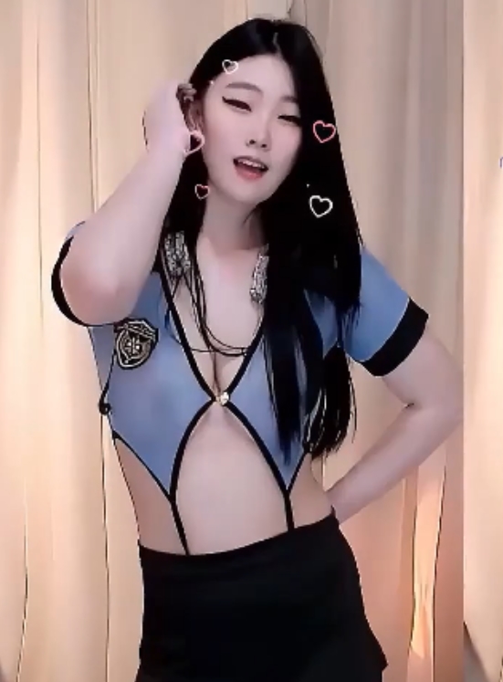 CC主播66睡不醒土豪万元定制热舞秀直播视频展示