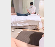 露脸L帽老公男师傅三人游自拍按摩用嘴冲刺视频，真实身材惊艳！