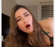 妮可：高分人气主播双镜头自拍视频，吞金互动手指表演