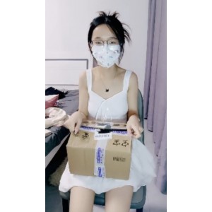 嫩星星首秀：洗澡扒某处视频大放异彩