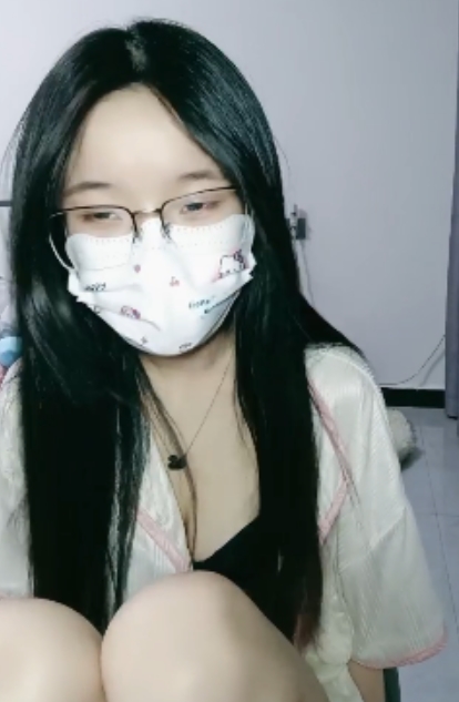 嫩星星首秀：洗澡扒某处视频大放异彩