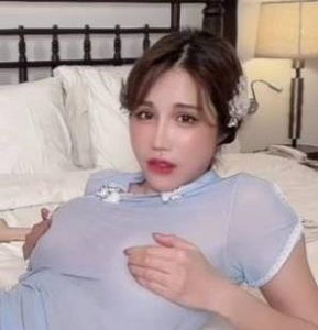 奇妙独家台湾网红辛尤里旗袍粉黛风见证下水作
