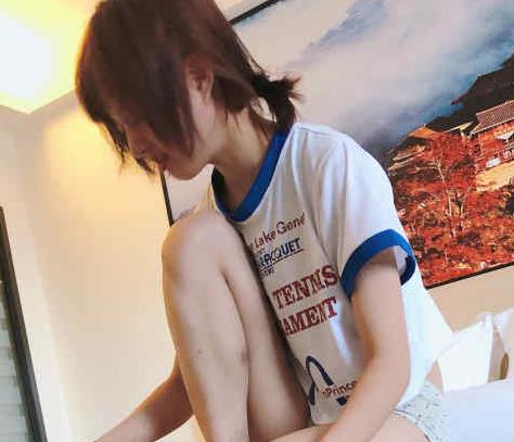 希妹女神私拍合集,美足大长腿比基尼,20集9.5g,高挑身材,被玩坏