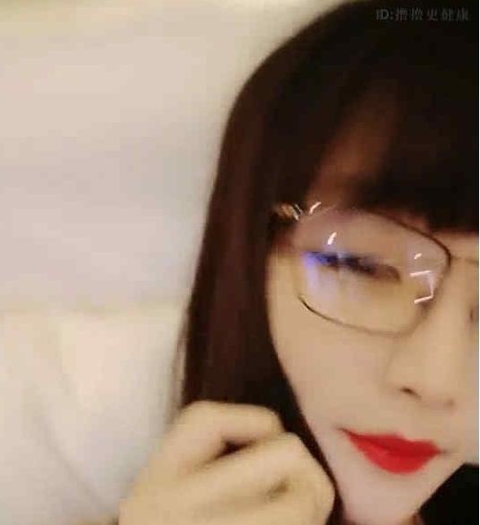 微博热门眼镜妹高情绪合集，感动你的心