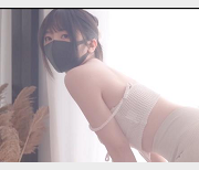 红玩偶姐姐火爆全网，唯美瑜伽视频30分钟！作者自拍，男模登场，道具大佬展示环节，Y水直流挂水滴！