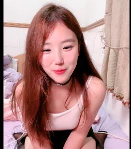 乖乖幼：搞笑自拍主播，颜值身材在贤娆悬赏8000五小时作品！