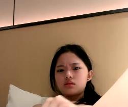 高冷美女绵绵道具狂C，6V-1.4G视频惊艳5小时自拍，妹妹同台锥形N头吸睛