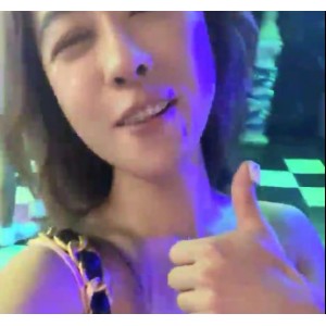 桃桃：夜店牛郎密码房直播，翘臀健身达人抖音大火