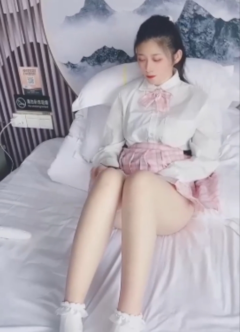 眼镜靓女司雨，37个视频总时长61.5分钟