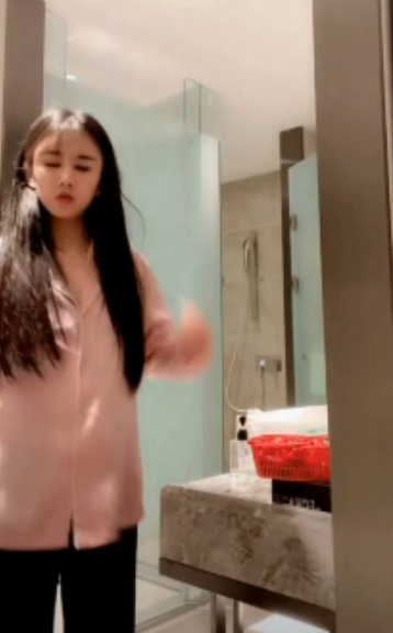 反差美女主播展示视频大放送！116V，2.13G，百度盘永久链接