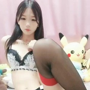绝色美女Carti模特755M展示半筒黑丝，娴熟的手指舞带来互动体验