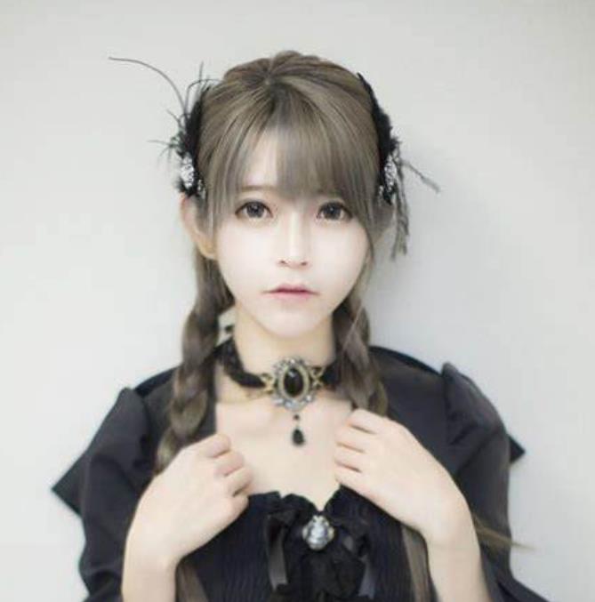 橙橙小妹子深夜室外魅力合集，视频大小108G