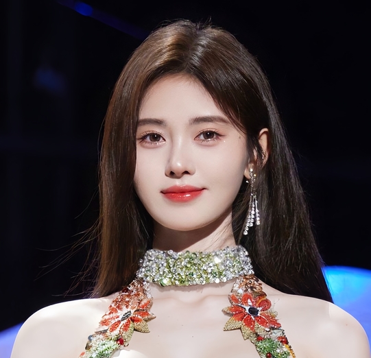 AI明星杂志:娜扎、杨幂、宋轶等五位明星125页视频1G,百度盘存储