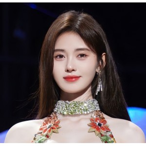 AI明星杂志：娜扎、杨幂、宋轶等五位明星125页视频1G，百度盘存储