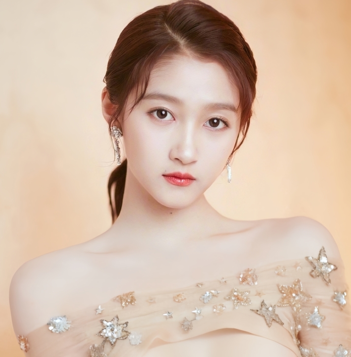 AI明星杂志:娜扎、杨幂、宋轶等五位明星125页视频1G,百度盘存储