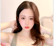快手网红琪琪：2V美颜绝顶尤物，自娱自乐互动视频