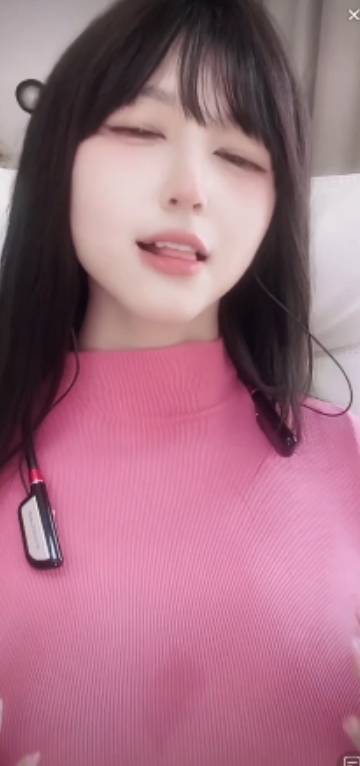 抖音热门视频达人兔柒柒露两点大摆锤,1v观看量928M,百度云资源分享