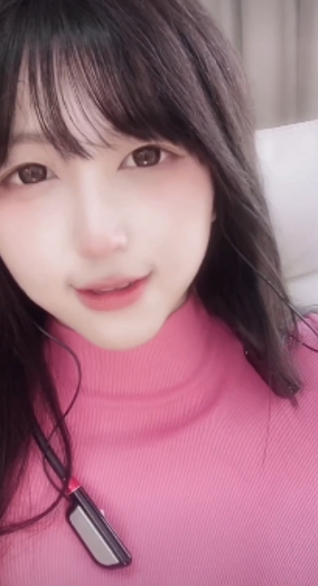 抖音热门视频达人兔柒柒露两点大摆锤,1v观看量928M,百度云资源分享